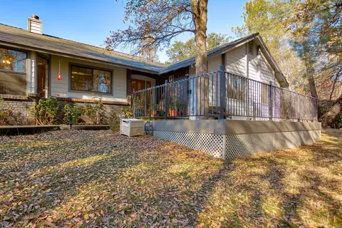 16582 Vladimir Ct, Redding, CA 96001 photo 4