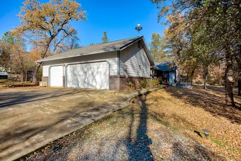 16582 Vladimir Ct, Redding, CA 96001 photo 8