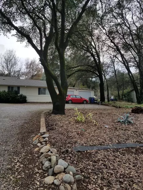 8502 Ranchette Dr, Redding, CA 96001 photo 2