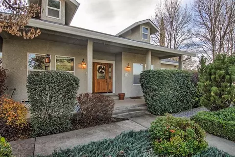 15 Nirvana Ct, Red Bluff, CA 96080 photo 2