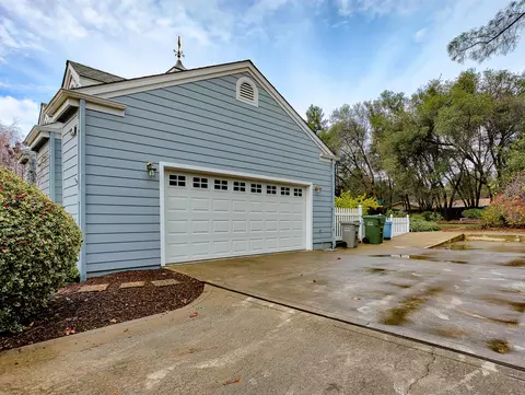 2550 El Verano St, Redding, CA 96002 photo 3