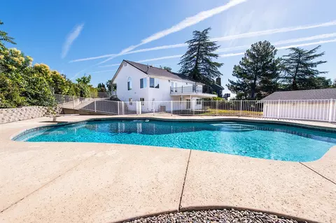 3335 Scenic Dr, Redding, CA 96001 photo 1