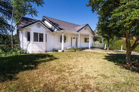 3335 Scenic Dr, Redding, CA 96001 photo 3