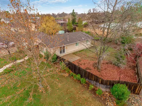 1055 Red Tail Dr, Redding, CA 96003 photo 16