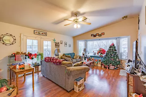 1055 Red Tail Dr, Redding, CA 96003 photo 3
