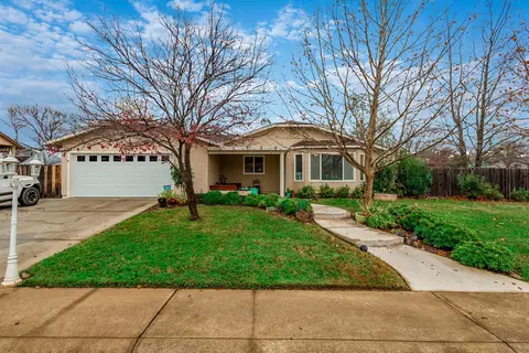 1055 Red Tail Dr, Redding, CA 96003 photo 1
