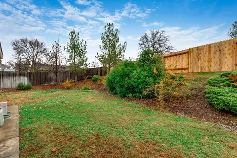 1055 Red Tail Dr, Redding, CA 96003 photo 14