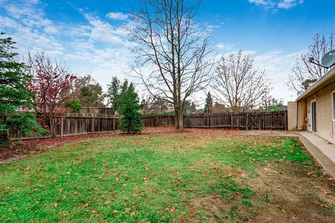 1055 Red Tail Dr, Redding, CA 96003 photo 13