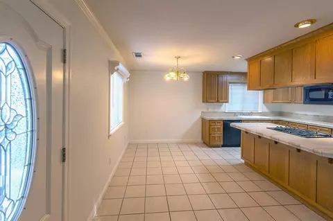 1811 Laurel Ave, Redding, CA 96001 photo 2