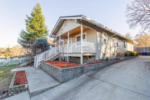 1811 Laurel Ave, Redding, CA 96001 photo 29
