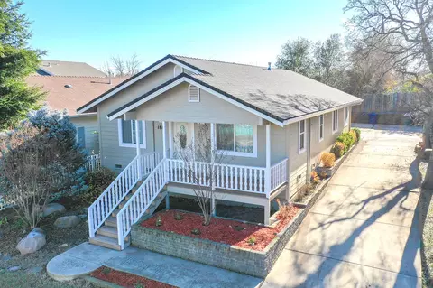 1811 Laurel Ave, Redding, CA 96001 photo 1