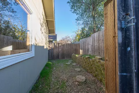 1811 Laurel Ave, Redding, CA 96001 photo 27