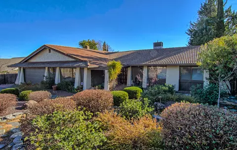 2151 Oak Ridge Dr, Redding, CA 96001 photo 1