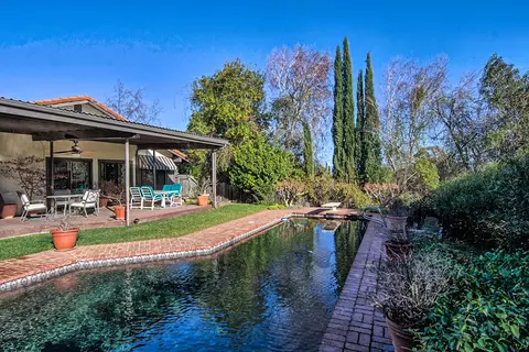 2151 Oak Ridge Dr, Redding, CA 96001 photo 4