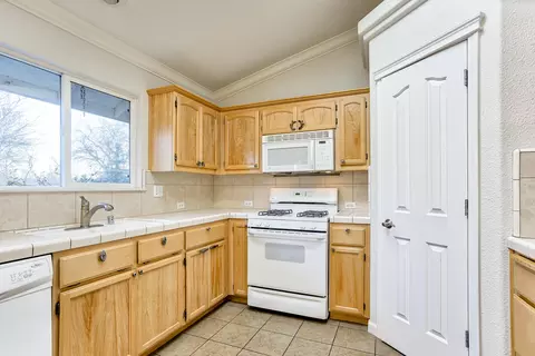 2765 Citrine Ave, Redding, CA 96001 photo 5