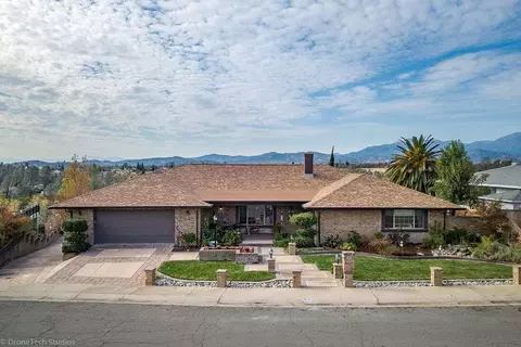 610 Oleta Dr, Redding, CA 96003 photo 1