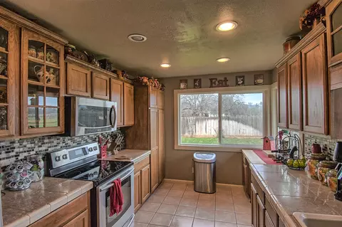 11425 Eden Dr, Redding, CA 96003 photo 13