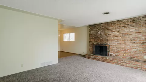 2883 Robert Ct, Redding, CA 96002 photo 4
