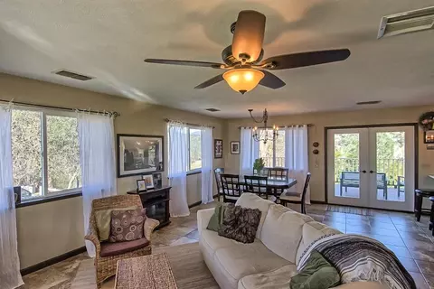 22095 Loop Dr, Redding, CA 96003 photo 6