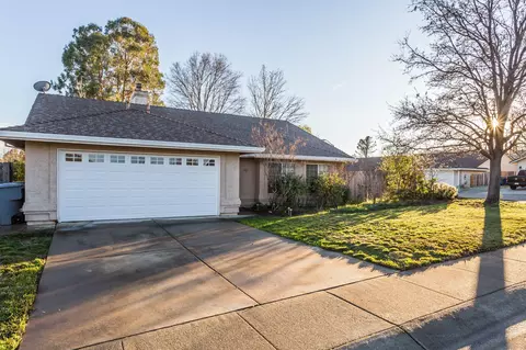1921 Saltu Dr, Redding, CA 96002 photo 1
