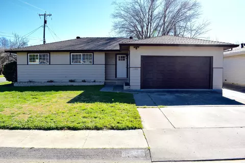 1305 Orange St, Red Bluff, CA 96080 photo 2