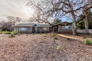 3340 Inverness St, Redding, CA 96002 photo 1