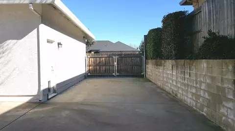 542 Fair Hill Dr, Redding, CA 96003 photo 5