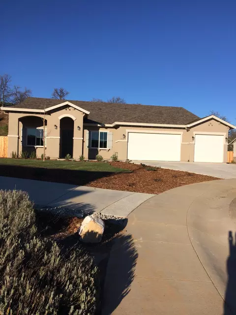 992 Fantenell Ct, Redding, CA 96003 photo 1