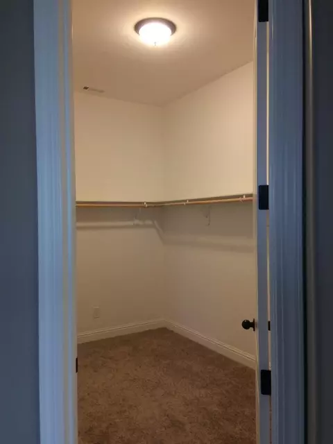 992 Fantenell Ct, Redding, CA 96003 photo 12