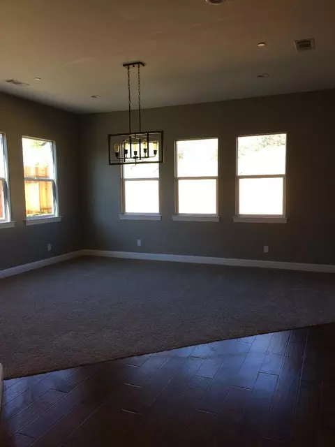 992 Fantenell Ct, Redding, CA 96003 photo 3