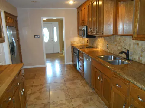 1113 5th St, Redding, CA 96002 photo 4