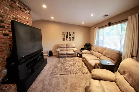 1120 Woodland, Redding, CA 96002 photo 5