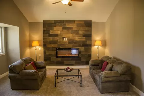 20853 Gregory Ln, Redding, CA 96003 photo 4