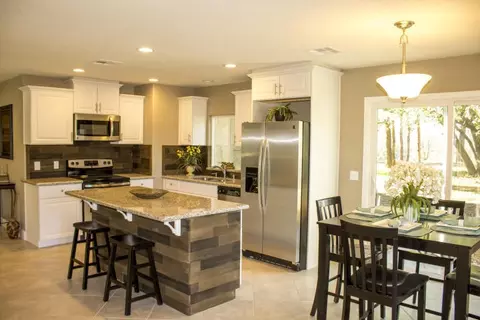 20853 Gregory Ln, Redding, CA 96003 photo 5