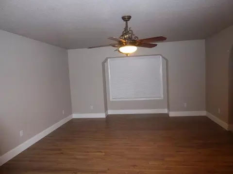 565 Martinique Cir, Redding, CA 96003 photo 9