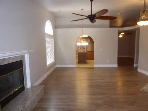 565 Martinique Cir, Redding, CA 96003 photo 6