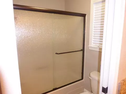 565 Martinique Cir, Redding, CA 96003 photo 11