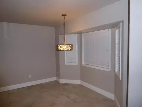 565 Martinique Cir, Redding, CA 96003 photo 8
