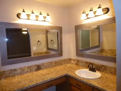 565 Martinique Cir, Redding, CA 96003 photo 10