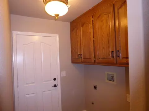 565 Martinique Cir, Redding, CA 96003 photo 14