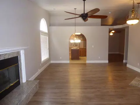 565 Martinique Cir, Redding, CA 96003 photo 19