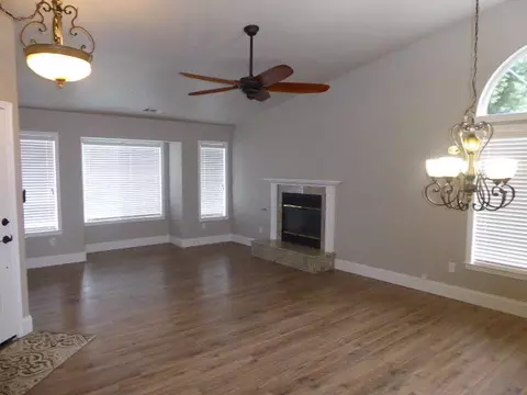 565 Martinique Cir, Redding, CA 96003 photo 7