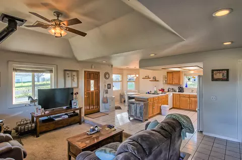 21646 Kathy Ln, Redding, CA 96003 photo 8