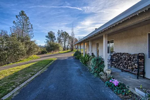 21646 Kathy Ln, Redding, CA 96003 photo 4