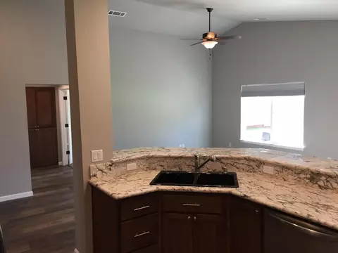 1611 Mistletoe Ln, Redding, CA 96002 photo 9