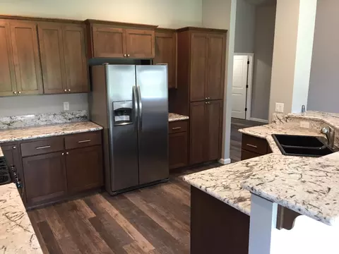 1611 Mistletoe Ln, Redding, CA 96002 photo 8