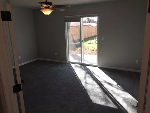 1611 Mistletoe Ln, Redding, CA 96002 photo 11