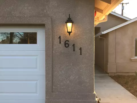 1611 Mistletoe Ln, Redding, CA 96002 photo 1