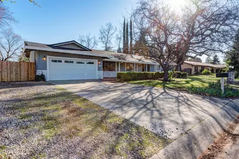 6953 Tucker Ln, Redding, CA 96002 photo 2