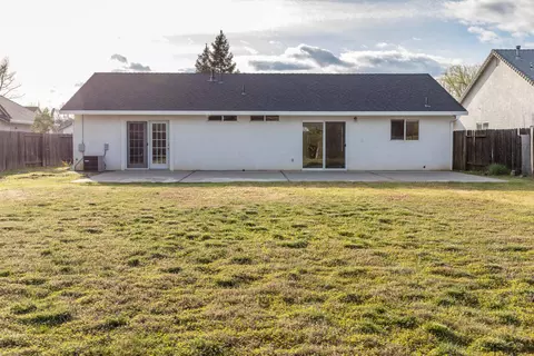 5541 Mill Pond Ln, Redding, CA 96001 photo 3